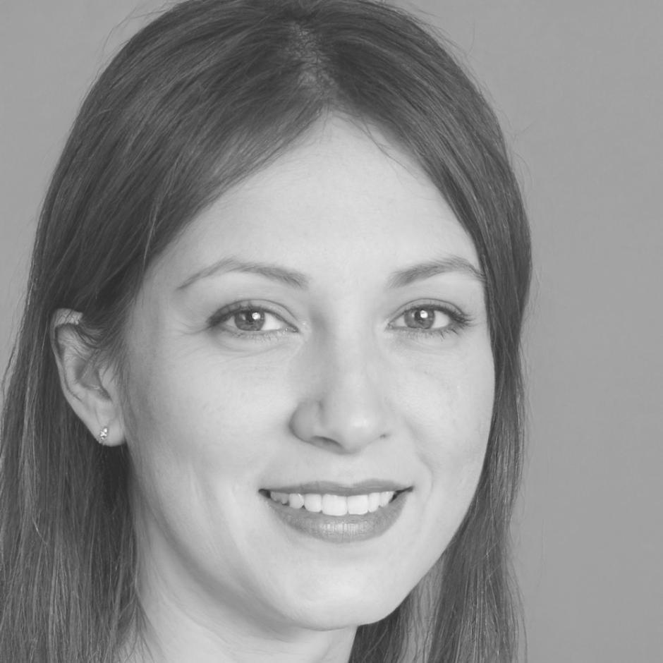Kalinda Thorne, Senior Financial Advisor specializing in small business budget optimization